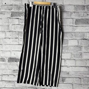 H&M Black and White Striped Women's Wide Leg Pants
